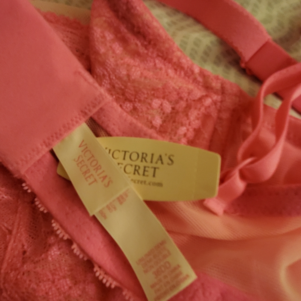VS Bra - Picture 3 of 5